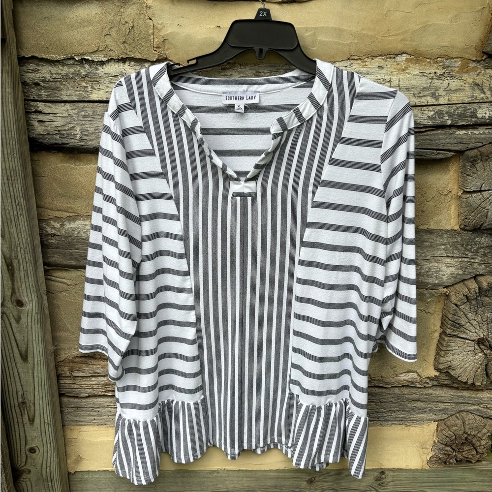 Southern Lady Gray and White Striped Women's Top 3/4 Sleeve Size XL